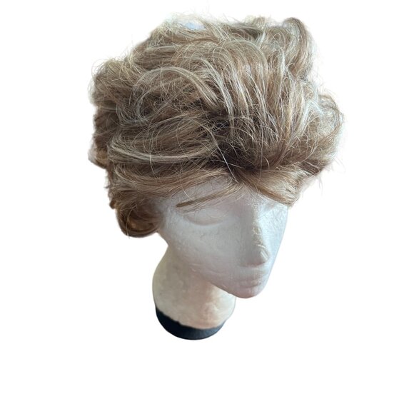 Rene of Paris model Joey 2325 Straw Swirl short wig - Picture 1 of 9